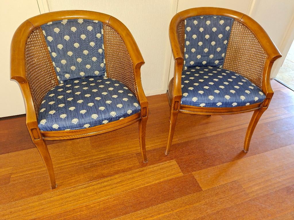 Fraaie set van twee massiefhouten klassieke stoelen, Ophalen