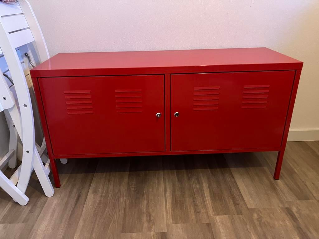 Rode Ikea lockerkast metaal, Huis en Inrichting, Kasten | Lockerkasten, Ophalen, Zo goed als nieuw, Industrieel metaal