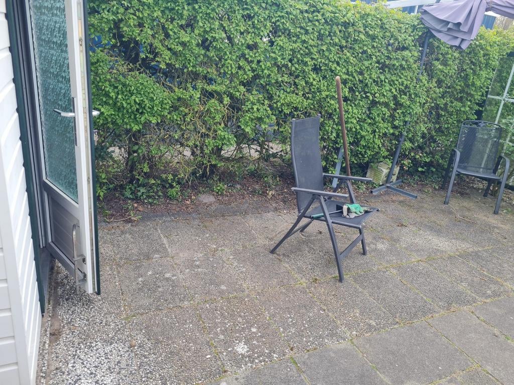 Grote hoeveelheid terrastegels gratis bij camping 't Opper, Ophalen, Gebruikt, Beton, Terrastegels