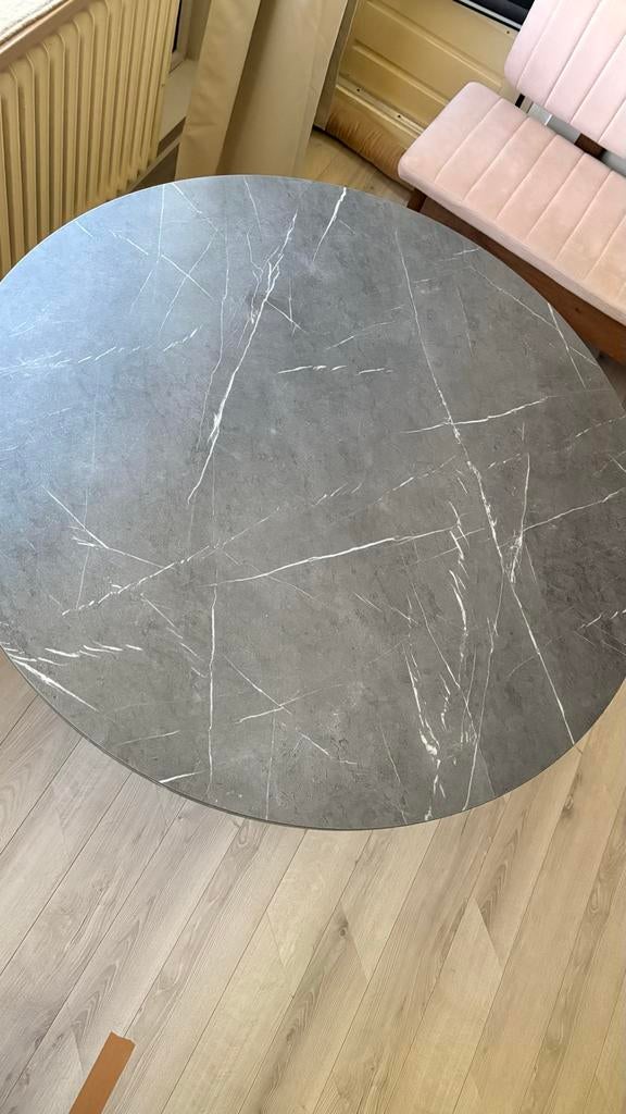 IKEA Ronde Eettafel 105cm Marmerlook - Zo goed als nieuw, Ophalen, Overige materialen, 100 tot 150 cm, Rond
