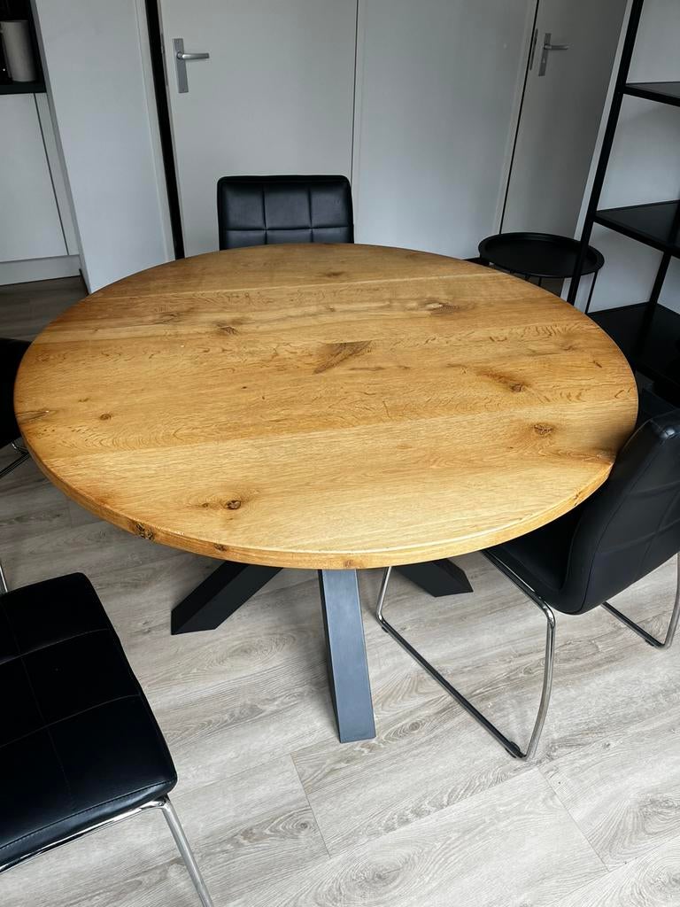 Luxe ronde eettafel met zwarte design poot+ 3 stoelen GRATIS, Huis en Inrichting, Tafels | Eettafels, Ophalen, Gebruikt, 100 tot 150 cm