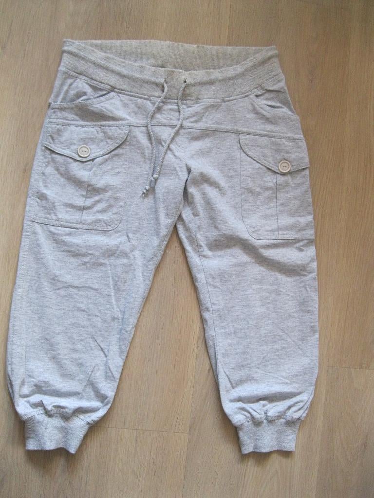 maat S, 1 grijze Aishi kniebroek, 48 cm., Aishi, Ophalen of Verzenden, Driekwart, Maat 36 (S)
