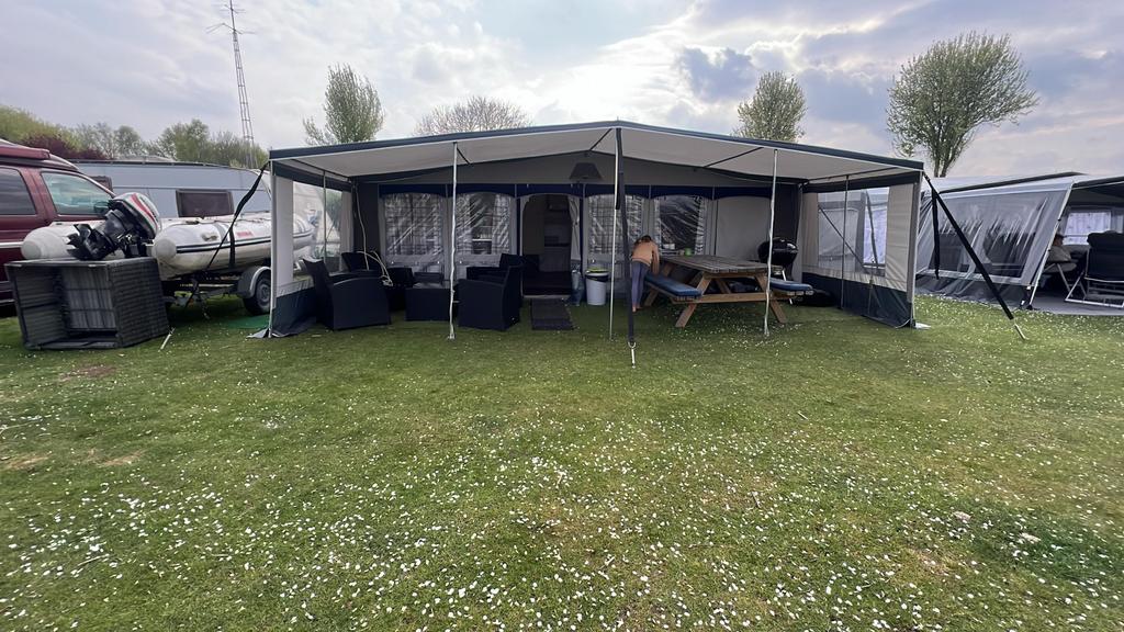 Dethleffs caravan op seizoenplek Strand Nulde aan water, Rondzit, Particulier, Meer dan 6, Dethleffs