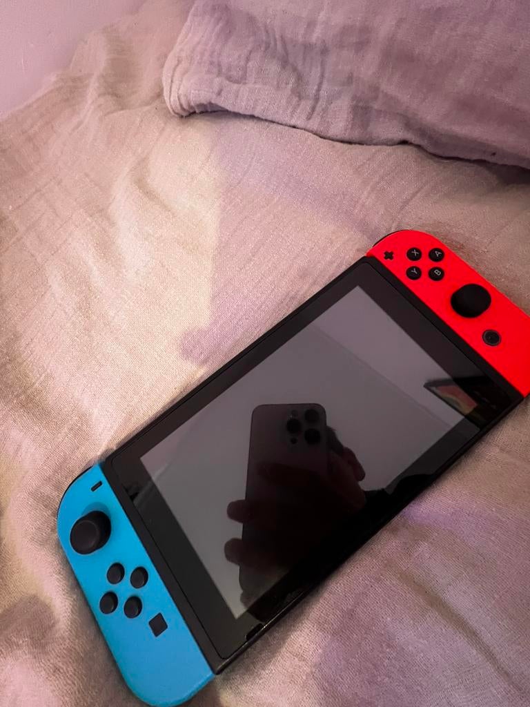 Nintendo switch, Spelcomputers en Games, Spelcomputers | Nintendo Switch, Zo goed als nieuw, Switch Original, Met 2 controllers