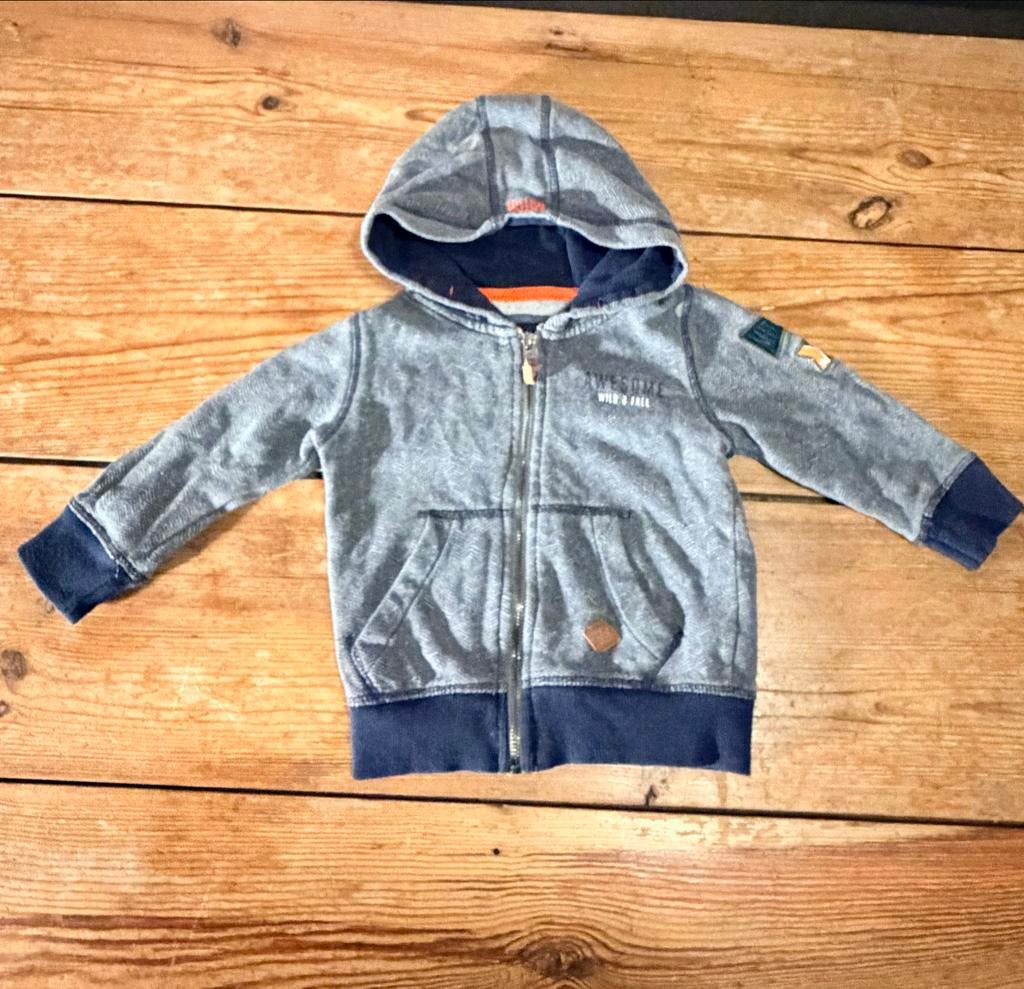 Mitch vest/hoodie maat 98 grijs blauw capuchon rits, Kinderen en Baby's, Kinderkleding | Maat 92, Ophalen of Verzenden, Gebruikt