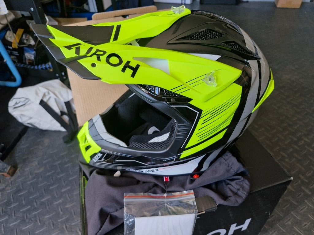 motocross helm Airoh  Aviator Ace 2 NIEUW, Motoren, Kleding | Motorhelmen, Offroadhelm, Dames, Ophalen of Verzenden, L