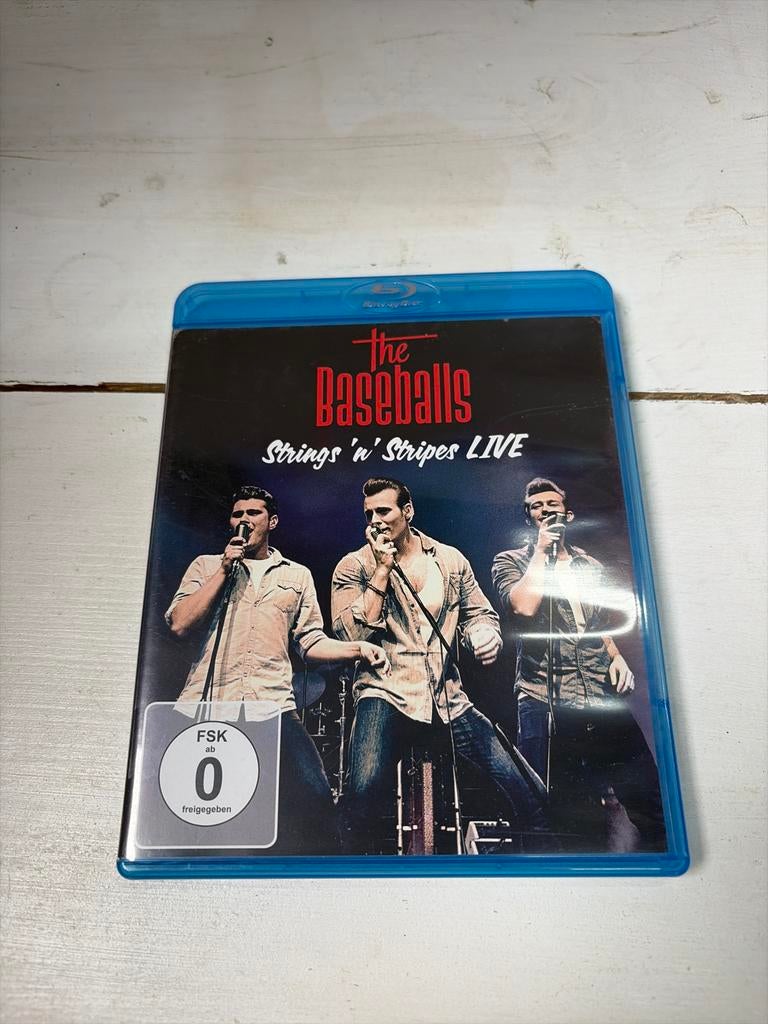 The Baseballs - Strings 'n' Stripes LIVE Blu-ray, Ophalen, Zo goed als nieuw, Muziek en Concerten