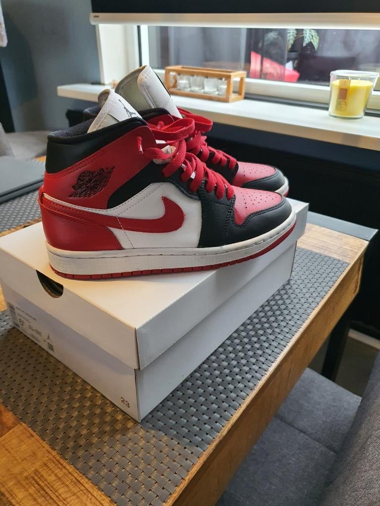 Mooie Jordan 1 Mid!, Kleding | Heren, Schoenen, Ophalen of Verzenden, Zo goed als nieuw, Overige kleuren