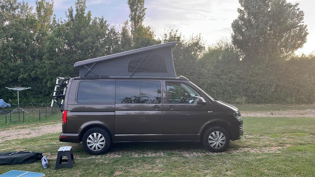 Volkswagen T6 Camper 2017 150PK EURO6 4 slaap 6 zits hefdak, Chemisch toilet, Volkswagen, 4 tot 5 meter, Overige merken