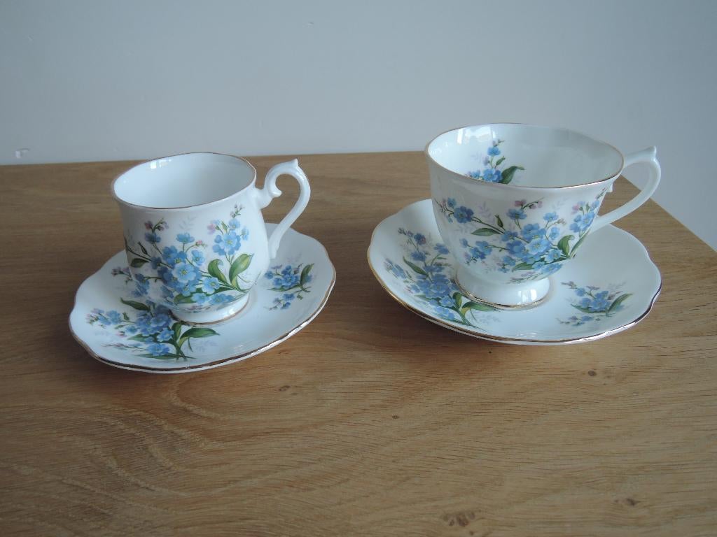 Royal Albert Forget me Not dames en heren koffiekopje, Ophalen of Verzenden, Zo goed als nieuw, Porselein, Kop en/of schotel