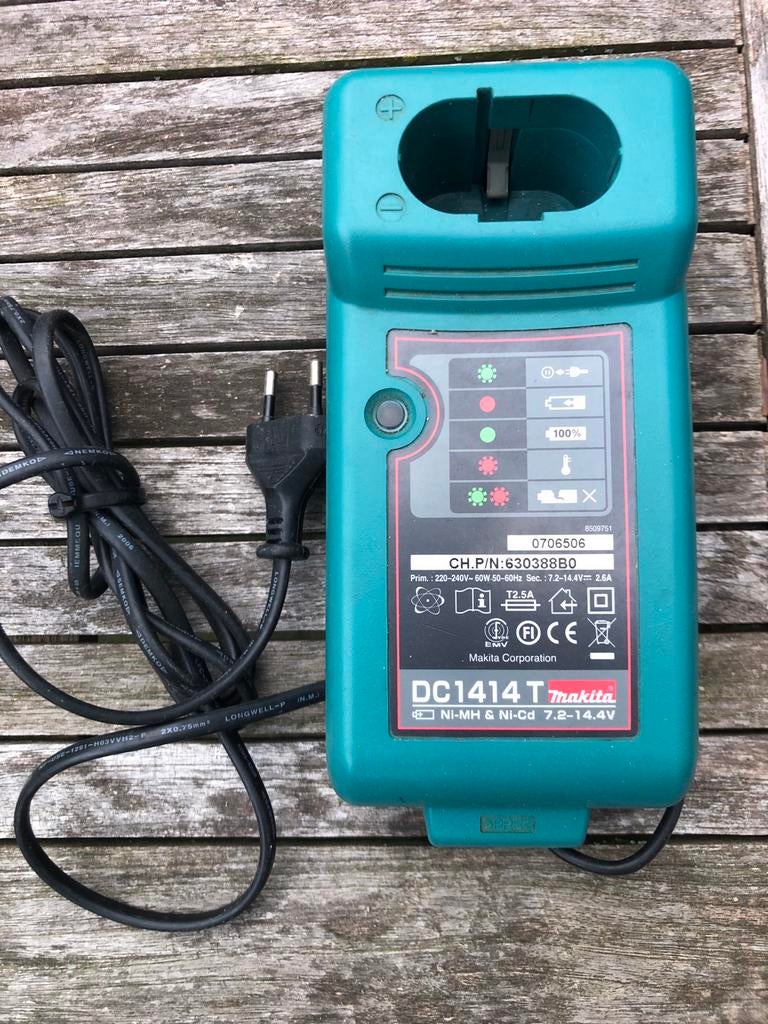 Makita acculader DC1414T 7.2V-14.4V Ni-MH & Ni-Cd, Ophalen of Verzenden, Gebruikt