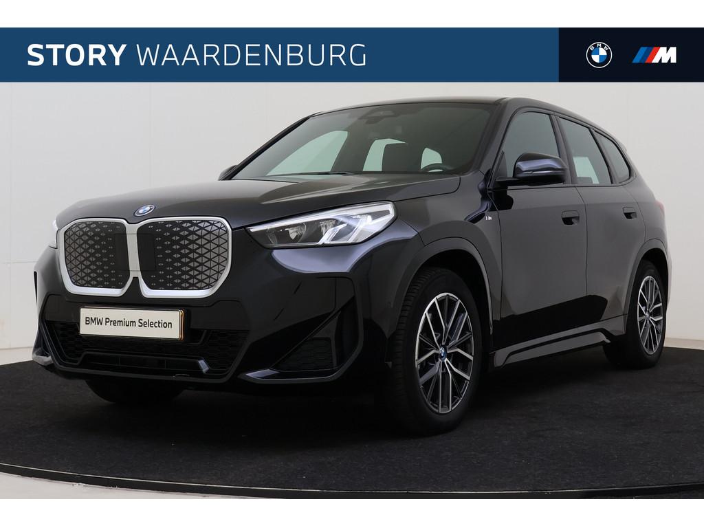 BMW iX1 xDrive30 M Sport / Sportstoelen / Achteruitrijcamera, Auto's, BMW, Gebruikt, Metallic lak, Met garantie (alle), 24 min