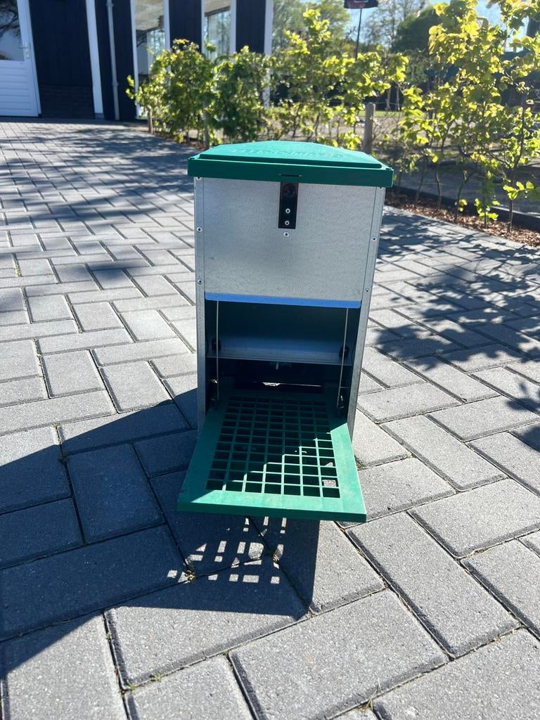 Kippen voerbak, Ophalen, Zo goed als nieuw, Drinken en Voederen