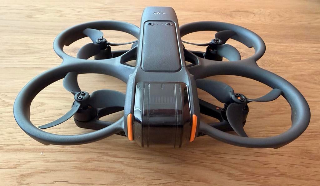 DJI Avata 2 Fly More Combo (3 accu’s), Audio, Tv en Foto, Drones, 250 tot 900 gram, Cameradrone, Zo goed als nieuw, 1 tot 5 kilometer