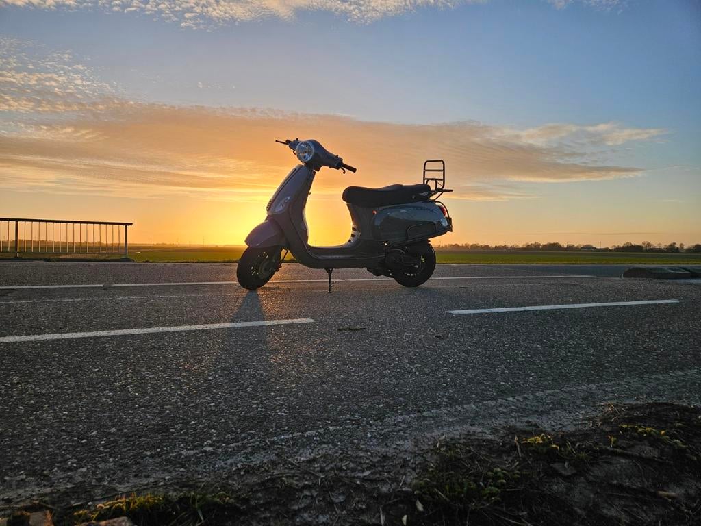 Scooter djjd cashmere - Stijlvol en Comfortabel, Ophalen, Benzine