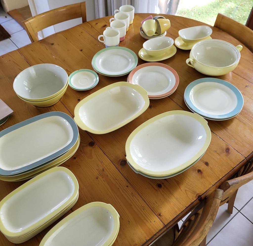 Maastricht servies met  pastel kleurige rand, Ophalen