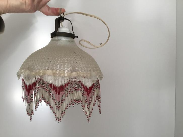 Art Deco Glazen Hanglamp met Kralenrand, Antiek en Kunst, Antiek | Lampen, Ophalen of Verzenden