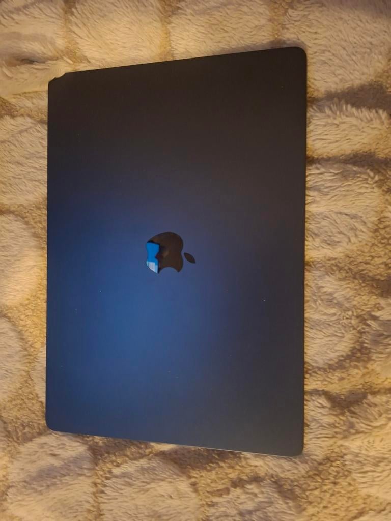 MacBook Air 16gb  ( 15inch ), Ophalen of Verzenden, Zo goed als nieuw, Met 1 controller, Slim