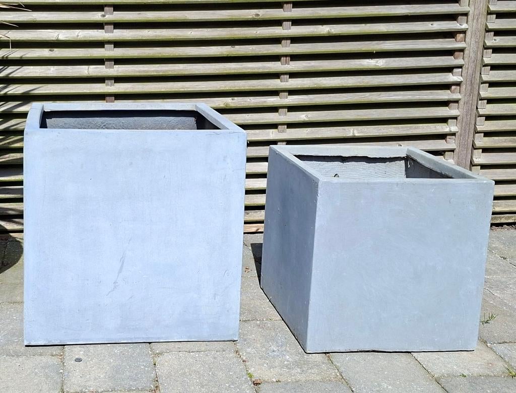 Twee plantenbakken/bloempotten betonlook, Tuin en Terras, Ophalen, Overige materialen, Gebruikt, Minder dan 30 cm
