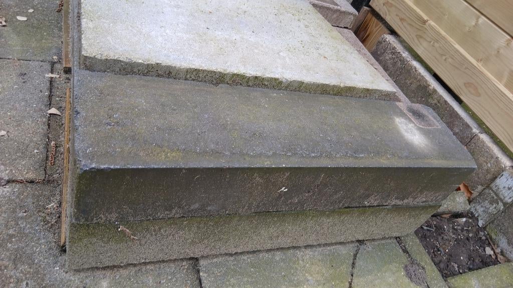 GRATIS 2x betonband/ traptrede 60  10 x 15, Tuin en Terras, Tegels en Klinkers, Ophalen, Overige typen, Zo goed als nieuw, Minder dan 5 m²