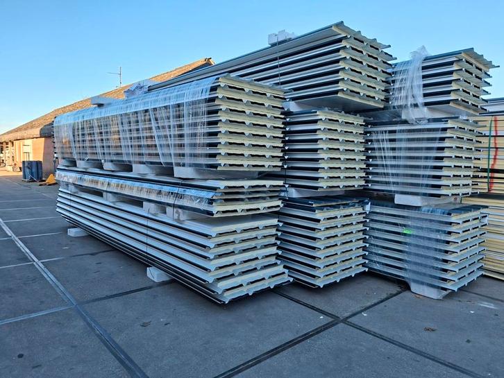 Sandwichpanelen dak 40mm 7016 antraciet 6 en7 mtr lang, Doe-het-zelf en Verbouw, Platen en Panelen, Nieuw, Overige materialen