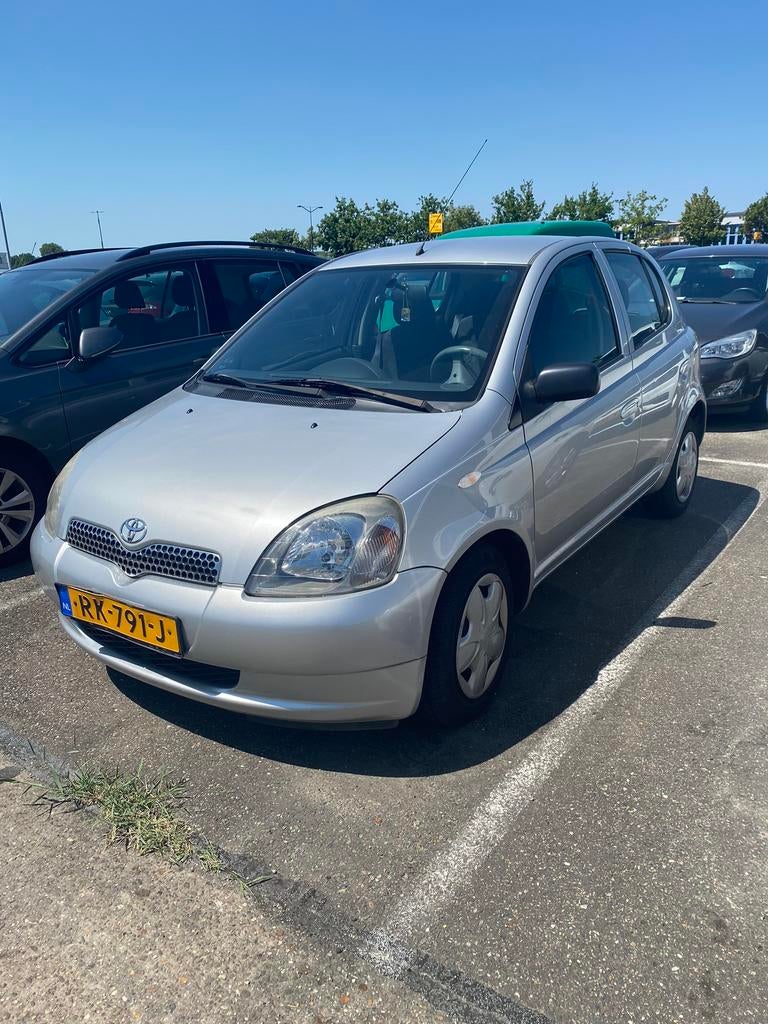 Toyota Yaris 1.3 Automaat | APK 04-2027 | Lage km-stand, 1299 cc, 31 €/maand, 400 kg, 910 kg
