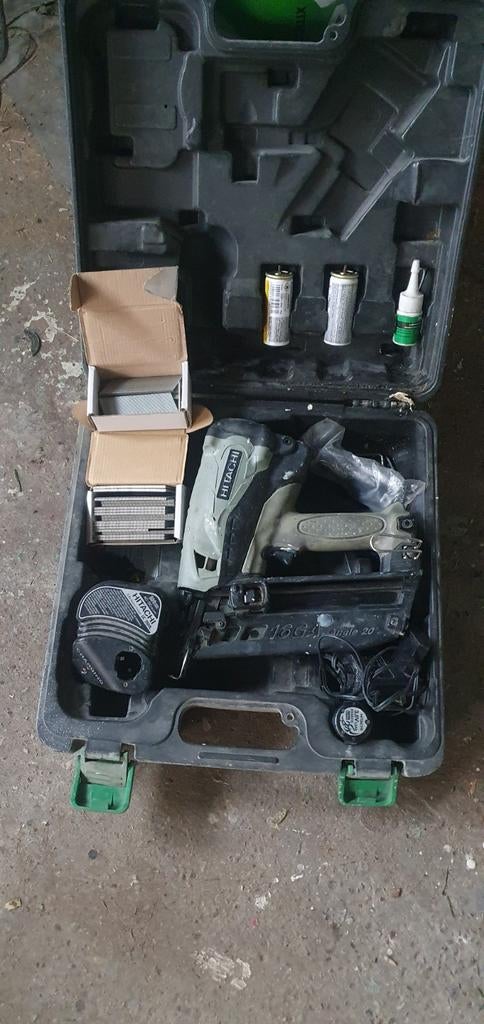 Hitachi NT 65GB Gas Tacker met toebehoren, Ophalen, Gebruikt