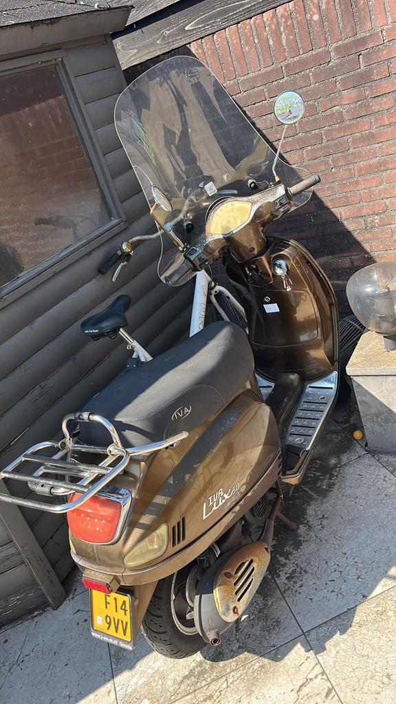 2 scooters voor de klusser: IVA LUX50 & MIO IVA, Fietsen en Brommers, Scooters | SYM, Ophalen, Gebruikt, Maximaal 45 km/u, Benzine