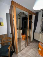 Antieke kledingkast met werkje in glas, Ophalen