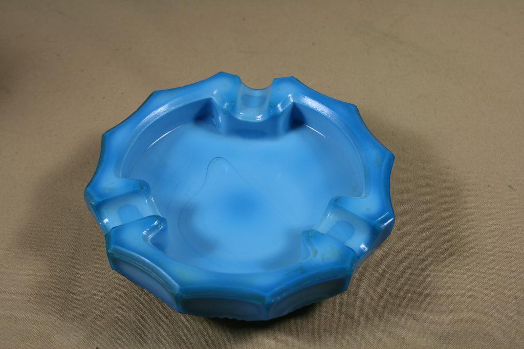 Blauw glazen asbak, Antiek en Kunst, Antiek | Glas en Kristal, Ophalen of Verzenden