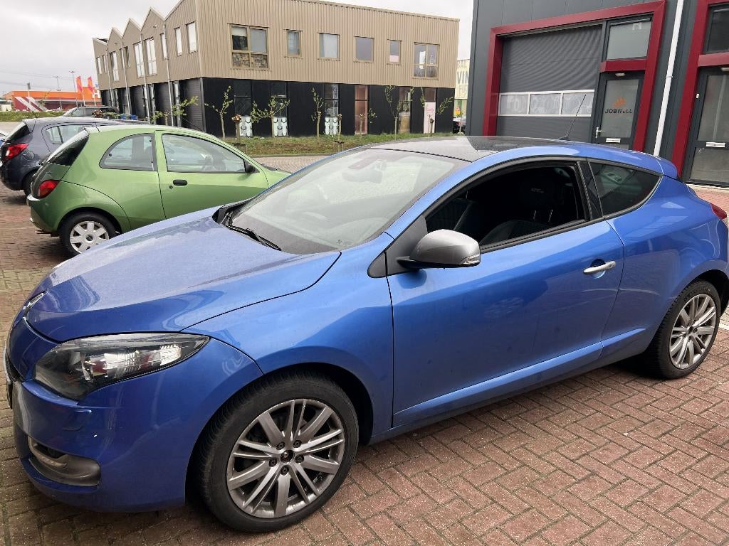 Megane Coupé GT Line Bose | Motor defect | APK 08-2026, Auto's, Renault, Voorwielaandrijving, Euro 5, Zwart, 4 cilinders