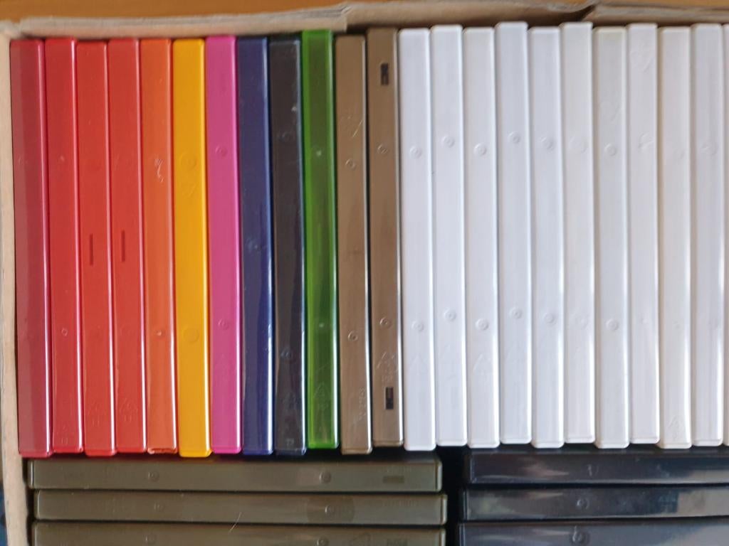 48 stuks Div kleuren LEGE DVD / CD opberg, Cd's en Dvd's, Dvd's | Overige Dvd's, Alle leeftijden, Ophalen of Verzenden, Zo goed als nieuw