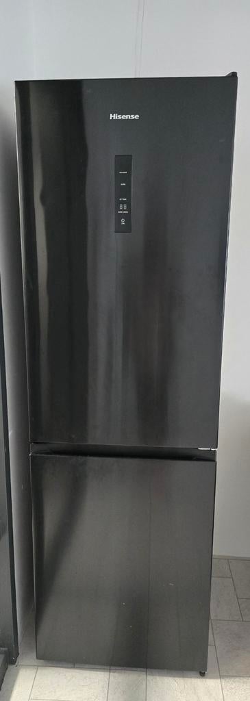 Hisense RB424N4EFC, Minder dan 75 liter, Ophalen, Met vriesvak, 160 cm of meer