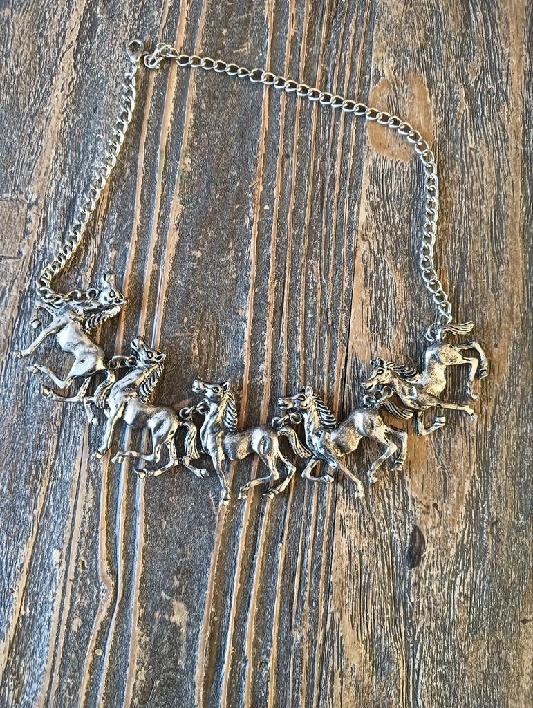 Ketting met paarden, Sieraden, Tassen en Uiterlijk, Kettingen, Ophalen of Verzenden