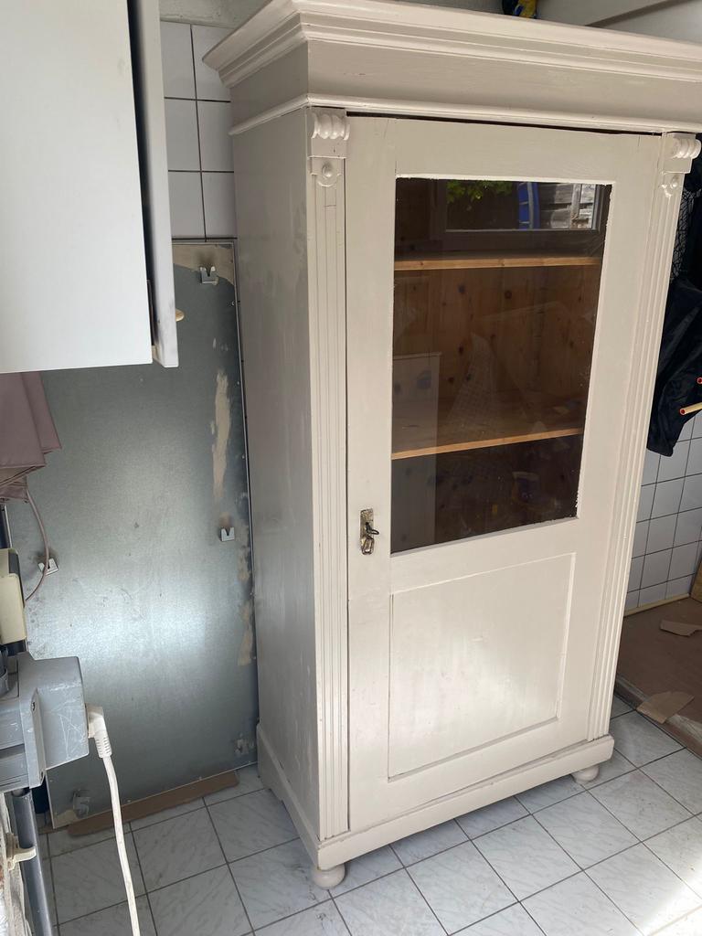 Kast met glazen deur, Ophalen