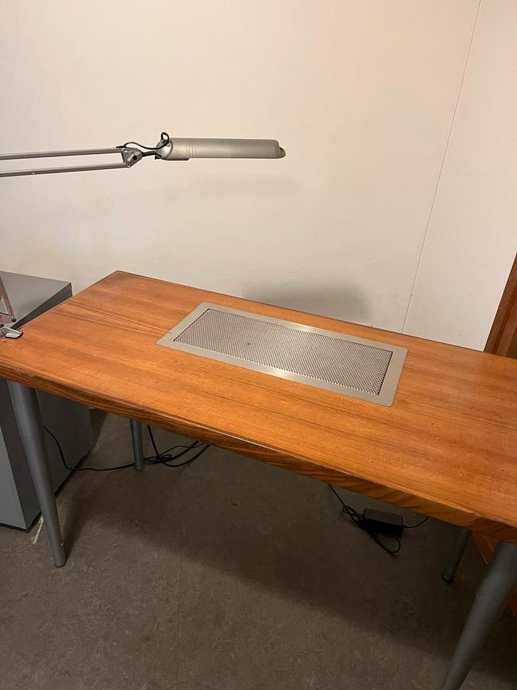 Nageltafel met afzuiging - Professioneel en stevig, Huis en Inrichting, Tafels | Eettafels, Gebruikt, 100 tot 150 cm, 200 cm of meer