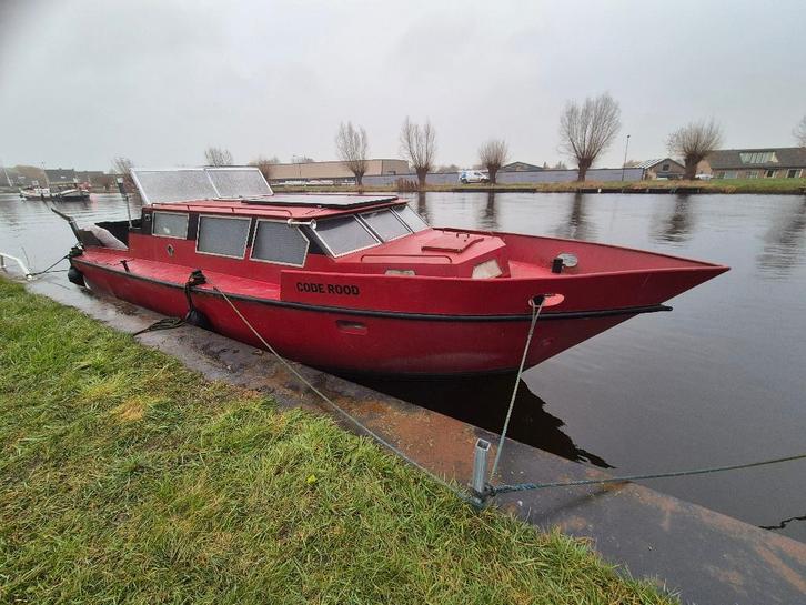 Rode Beachcraft boot te koop, Watersport en Boten, Motorboten en Motorjachten, Gebruikt, Staal, 9 tot 12 meter, Diesel, Binnenboordmotor