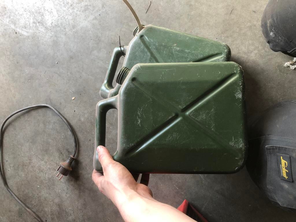2x Leger jerrycan 5L, Ophalen of Verzenden