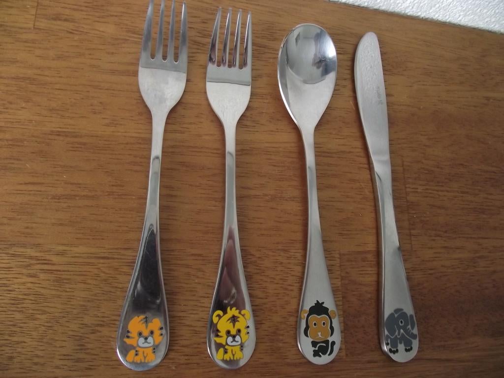 4 stuks RVS kinderbestek jungle dieren 2 vork mes lepel p st, Gebruikt, Ophalen of Verzenden, Rvs of Chroom, Vaatwasserbestendig