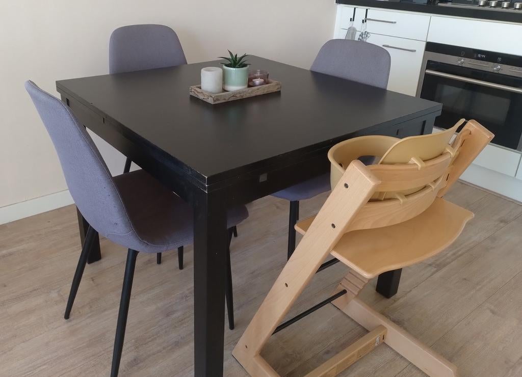 Zwarte houten eettafel (90x90cm), uitschuifbaar (168x90cm), Huis en Inrichting, Ophalen, Gebruikt, Rechthoekig, 50 tot 100 cm