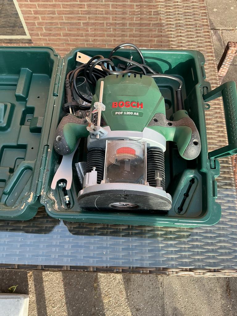 Bosch bovenfrees POF 1200 AE, Ophalen, Zo goed als nieuw, Minder dan 700 watt, Haakse handslijpmachine