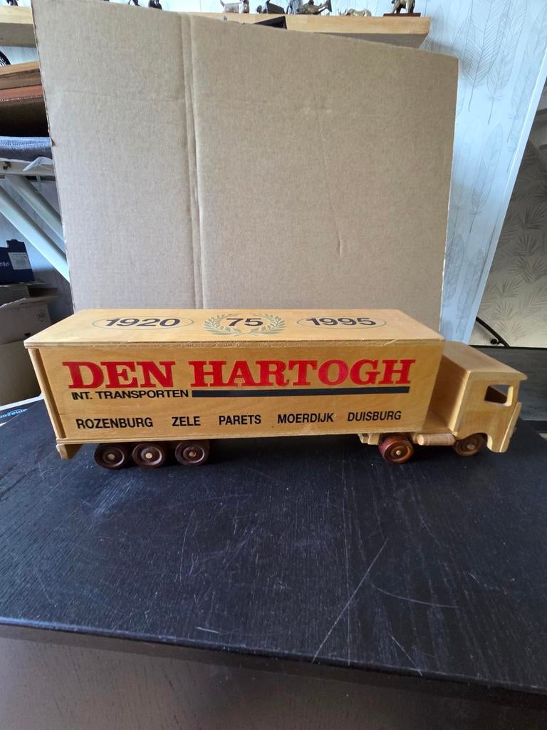 Houten Den Hartogh vrachtwagen Jubileum 1920-1995, Hobby en Vrije tijd, Modelauto's | 1:50, Zo goed als nieuw, Bus of Vrachtwagen