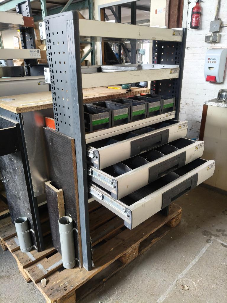 Bott kast (2537) L 78 B 33 H 130 € 399, Ophalen, Zo goed als nieuw