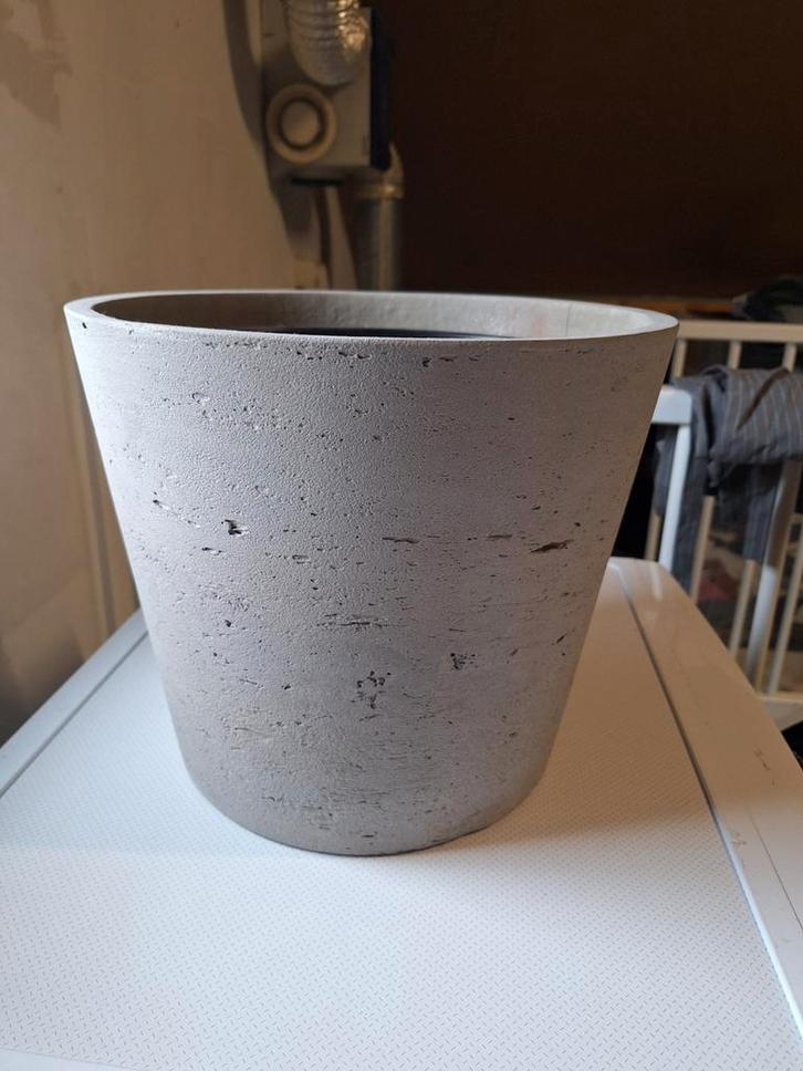 Grote cement pot met binnenpot, Tuin en Terras, Bloempotten, Minder dan 40 cm, Minder dan 25 cm, Rond, Ophalen