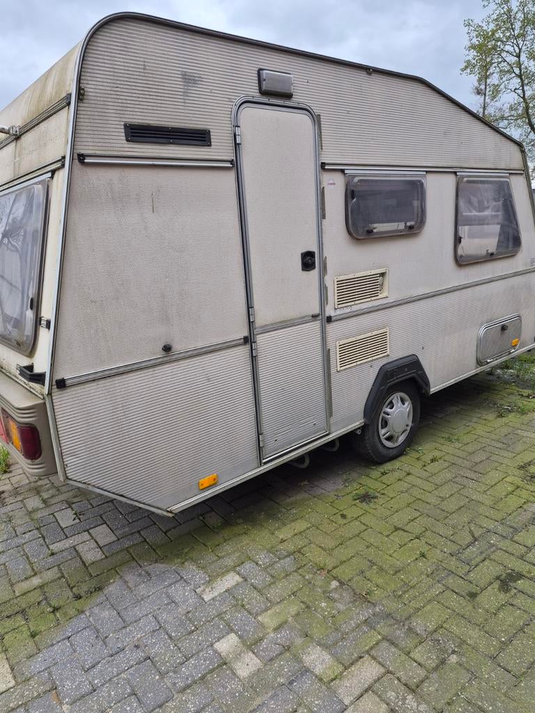 Caravan voor export of tuinhuisje, Ophalen