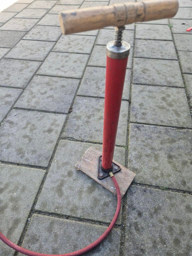 Oude handpomp fietspomp, Ophalen, Gebruikt