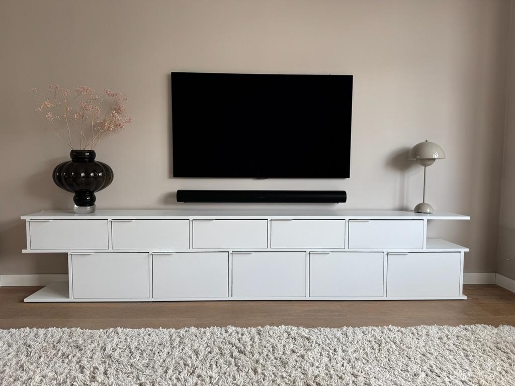 Uniek Tylko TV meubel - 2 jaar oud, z.g.a.n. met aankoopbewi, Ophalen, Overige materialen, Zo goed als nieuw, 200 cm of meer