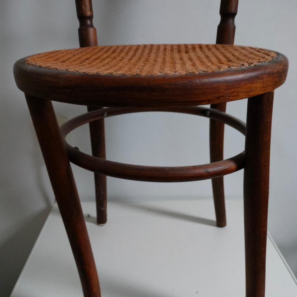 Bruin café stoeltje, Gebruikt, Bruin, Bruin café, Eén