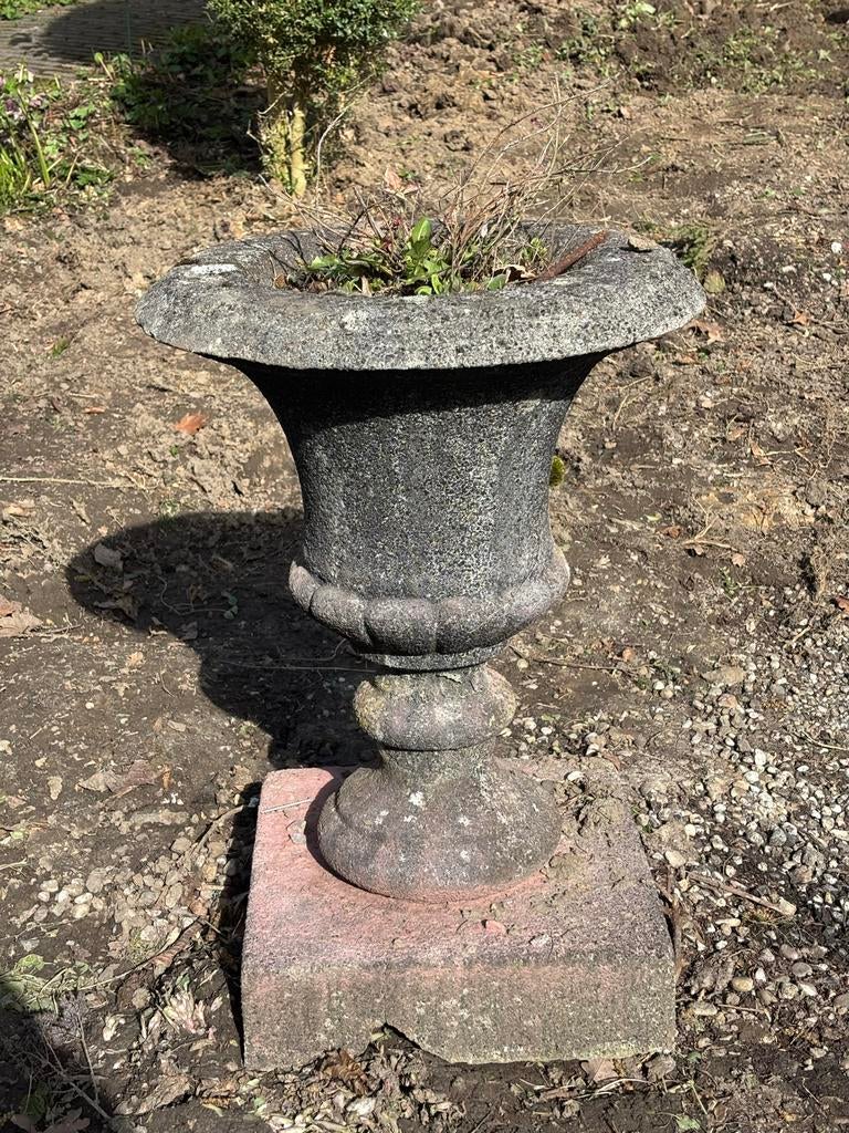 Stenen bloempot op sokkel GRATIS, Ophalen, Gebruikt
