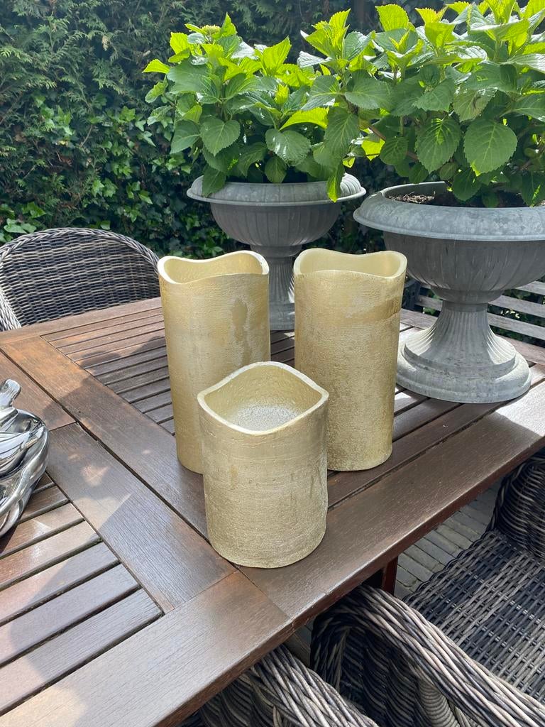 Grote goudkleurige kaarsen LED, Huis en Inrichting, Woonaccessoires | Kandelaars en Kaarsen, Ophalen of Verzenden, Zo goed als nieuw